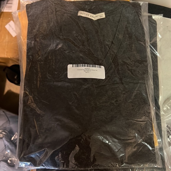 Active basics mustard and gray T-shirt - Picture 4 of 4